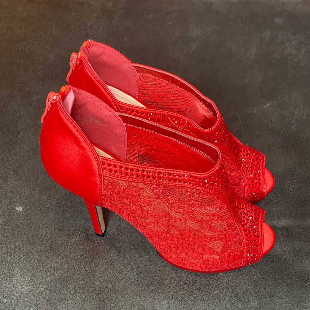 Red heels - Picture 2 of 3